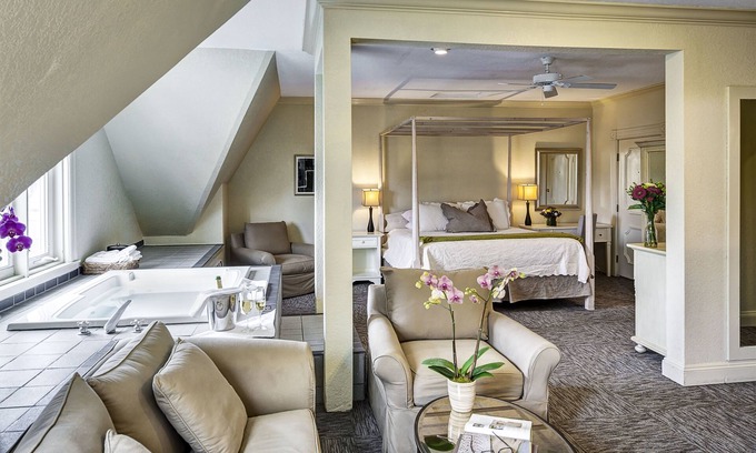 Downtown Hotel | Carter House Inns