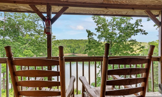 Ellijay Cabin | Carters Lake, Lakeside Cabin #10 includes boat slip at the marina