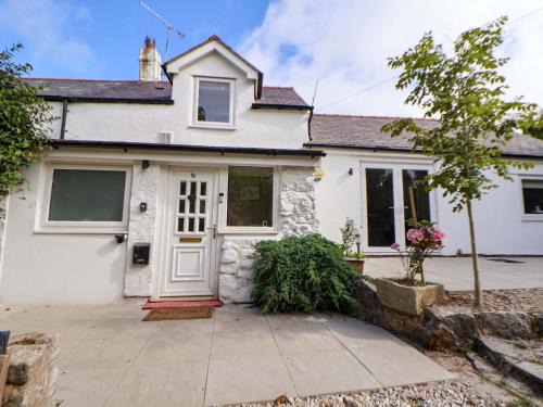 Treffynnon House | Cartref