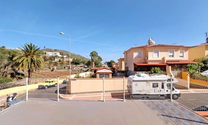 Las Palmas de Gran Canaria House | Casa Vencejo, spacious house ideal for families or friends with 5min shopping center