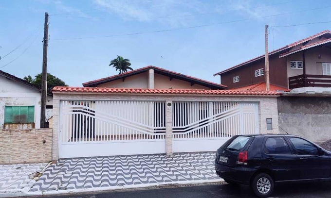 Solemar House | Casa 02 Dorm. a 50 mt da Praia, Acomoda até 10 Pessoas, Garagem 03 Carros