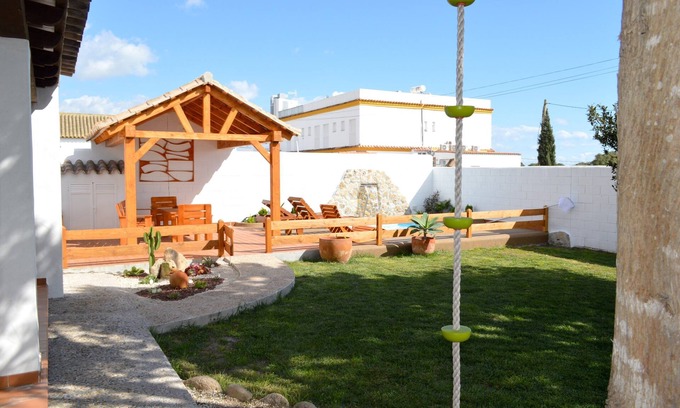 Zahora Ski Chalet | Casa 2 Mar y Sombra Accommodation with private pool.