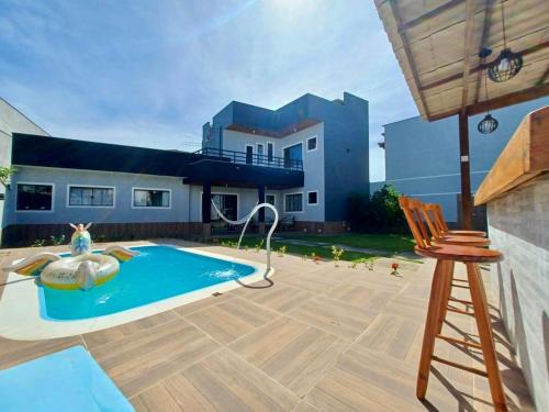 Rio das Ostras House | Casa 2 suítes e piscina em Rio das Ostras há poucos passos do Mar!