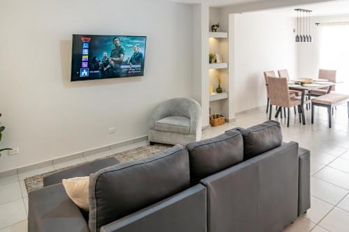 Puerto Barillas Apartment | Casa 57 moderna y confortable en San Miguel