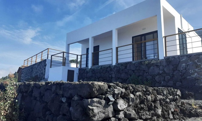 El Paso House | Casa Atlante, solar-powered holiday home near great hiking trails