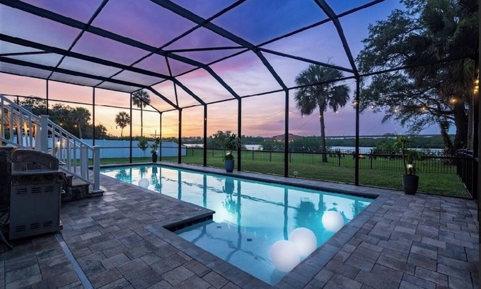 Greater Palm River Point CDC Villa | Casa Azul Tampa - 5BR Waterfront Villa w/Pool