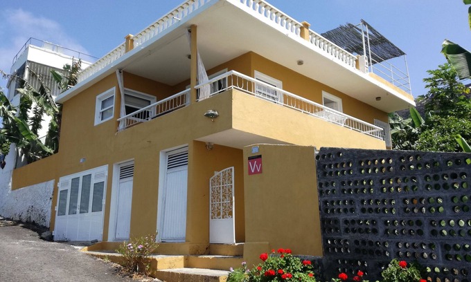 Tazacorte House | Casa Banana - Holiday home on the coast with views