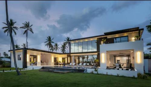 Las Galeras Villa | Casa black and white frente al mar