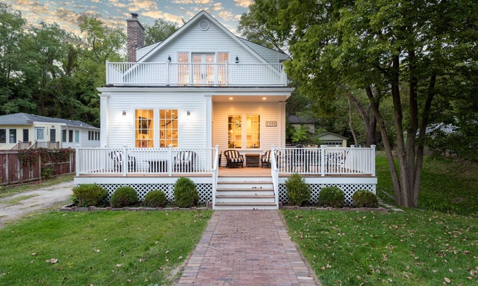 Miller Beach House | Casa Blanca in Miller Beach!