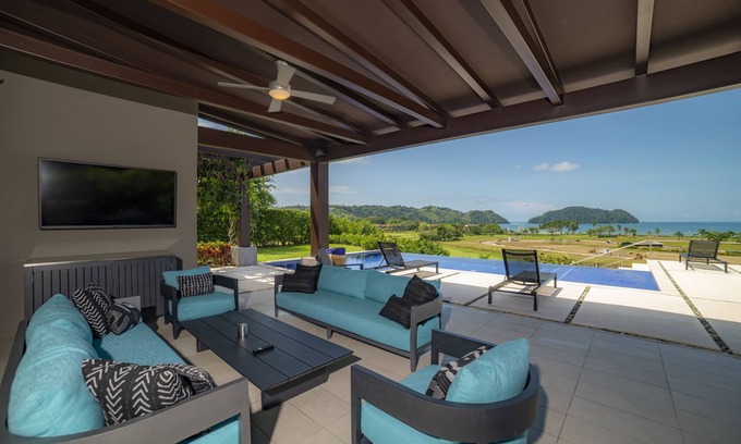 Herradura Villa | Casa Blue Sail 6 bdrs ocean view in Los Suenos