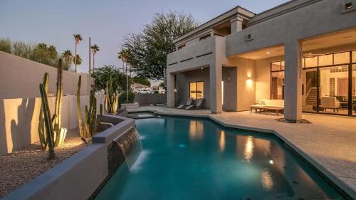 Paradise Valley Village House | Casa Buena - Luxurious Retreat w2 Masters and Views