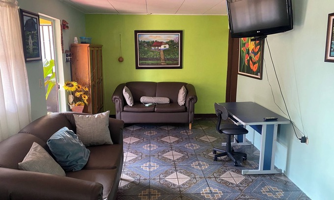 San Pablo de Heredia Apartment | Casa Cerca de Supermercado de la Cadena Walmart, Aceptamos Mascotas con Cochera