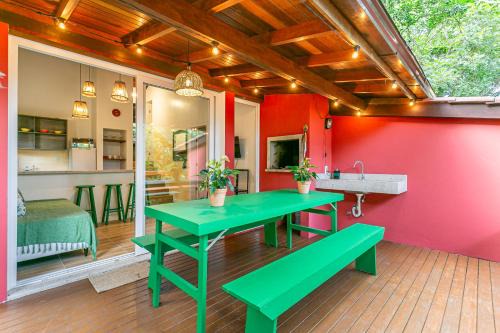 Canto dos Aracas House | Casa charmosa na mata com vista da lagoa.