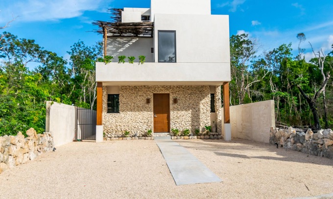 Tulum House | Casa Chida/Solar/2BR/Huge pool/Roof bar/Starlink High Speed Internet.