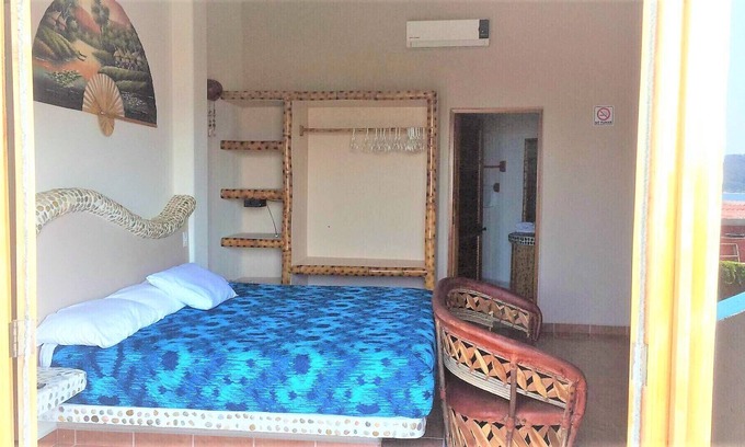 Playa la Madera Apartment | Casa Claro de Luna "A very pretty house located in La Madera beach Zihuatanejo"