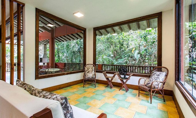 Cidade Jardim Tom House | Casa com área gourmet em condomínio perto da praia