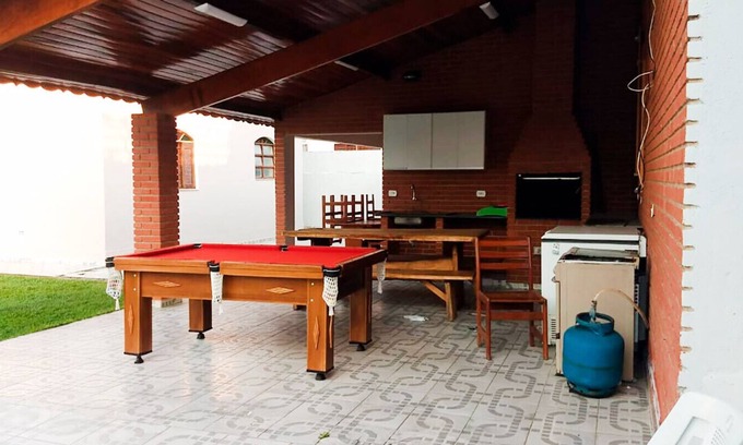 Parque Oasis House | Casa com lazer e a 200 m da praia em Peruíbe/SP