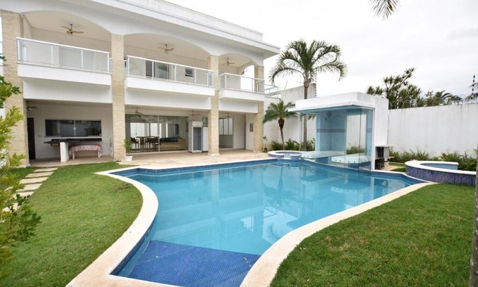 Jardim Virginia House | Casa com piscina a 150m da praia da Enseada