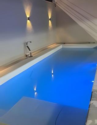 Jardim Flamboyant House | Casa Com Piscina a 8min da praia