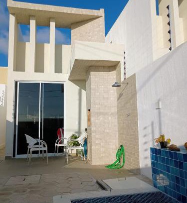 Conde House | casa com piscina e churrasqueira 5 minutos da praia, 1 quarto com cama de casal e segundo quarto com duas camas infantis