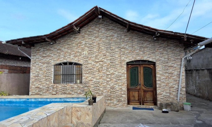 Jardim Praia Grande House | Casa com pisicna in Mongaguá