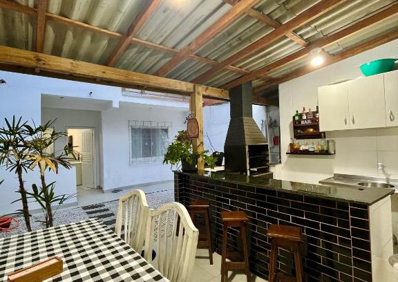 Santa Regina Apartment | Casa com salão de festas 7km da praia