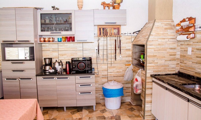 Centro House | Casa com Wifi e piscina no centro de Caraguatatuba