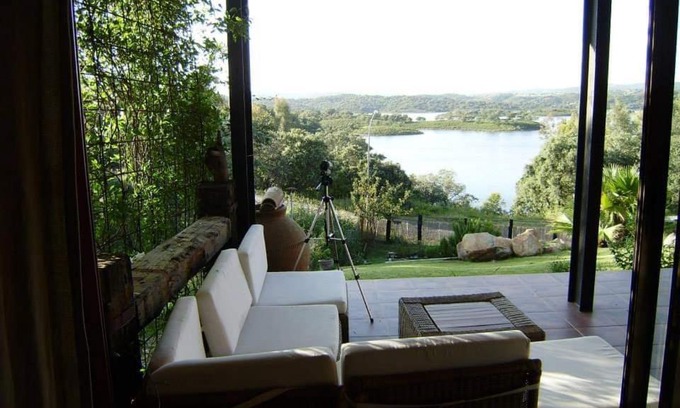 Guillena House | Casa con encanto frente al lago