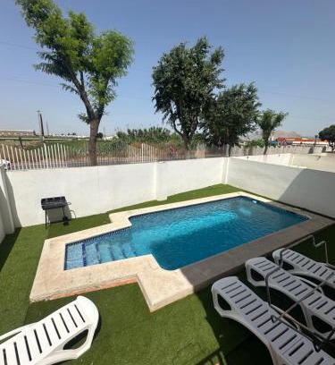 Vegas del Genil House | Casa con piscina a 10 min de Granada centro, Parking Gratis