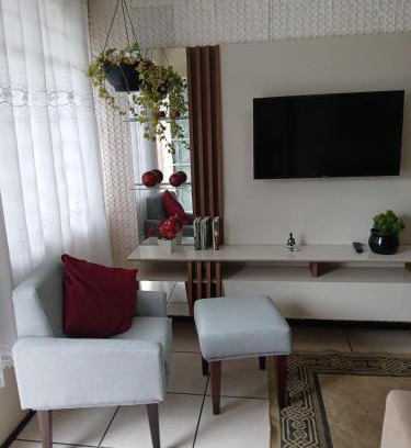 Pinheirinho House | Casa confortavel com 2 quartos Wi-Fi e estacionamento numero 1