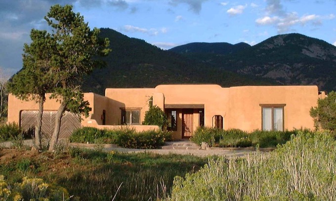 Arroyo Seco House | CASA COYOTE - Los Altos- Adobe View Home-Clubhouse Swim/Tennis/Ski/WIFI/Spa/Hike