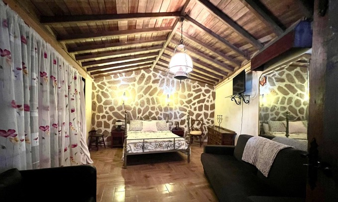 Los Gavilanes Cottage | Casa Cueva con barbacoa, wifi y vista