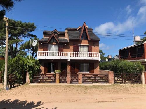 Nueva Atlantis House | Casa Dúplex Nueva Atlantis - Complejo San Norberto