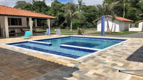 Quadra House | Casa de Campo com Piscina e Churrasqueira