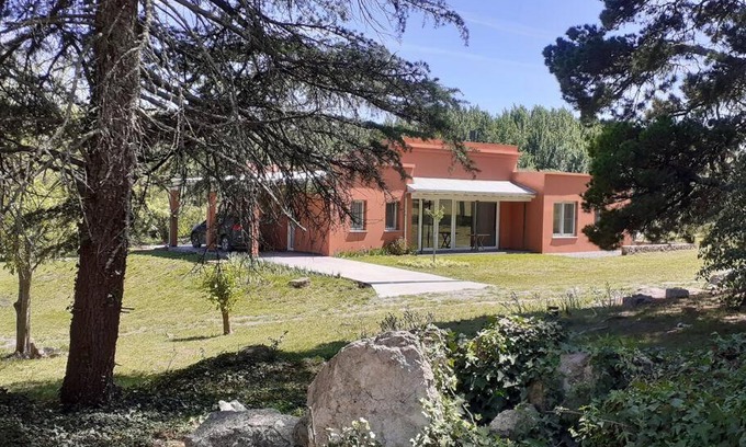 Tandil House | Casa de Campo con Bosque y Pileta