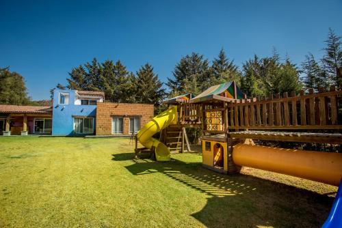 Tepetlaoxtoc House | Casa de campo, jardín con juegos privado