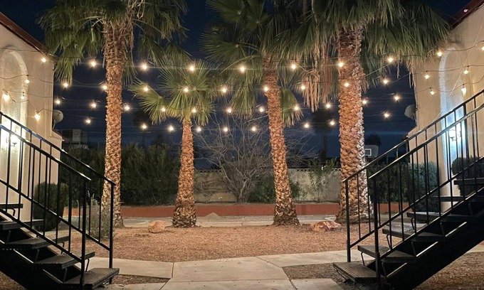 Royal Crest Rancheros Apartment | Casa de Harmon 7 min to Strip/Airport w/2 master bed