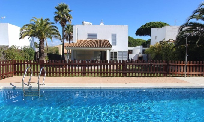 Cabo Roche House | Casa de las Palmeras - Modern holiday home for families with private fenced pool in Conil Roche