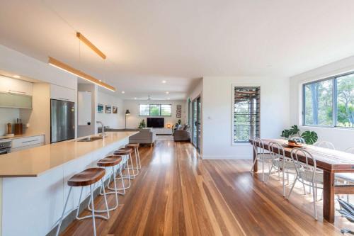 Wooloweyah House | Casa Del Lago - Oceanstays - Lakehouse