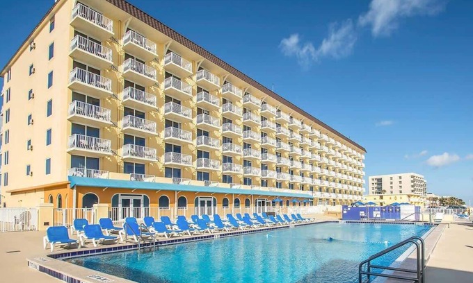 Ormond Shores Condo | Casa Del Mar Beach Resort- studio streetside