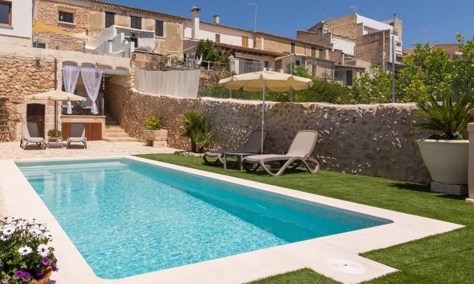 Buger Villa | Casa del Sol - Beautiful town house with pool and views of the countryside