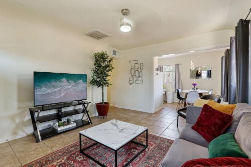 Biggs Field House | Casa Del Sol I-10 and Chapoteo