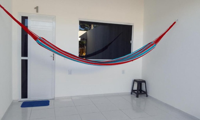 Prea Apartment | Casa do Bruno - Apartamento terreo - 1 - Terra - Quarto e sala com cozinha americana na praia do preá-CE