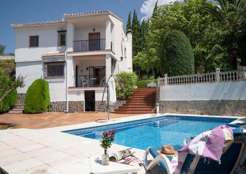 Huetor Santillan House | Casa El Pilar con chimenea, jardín y parking privado