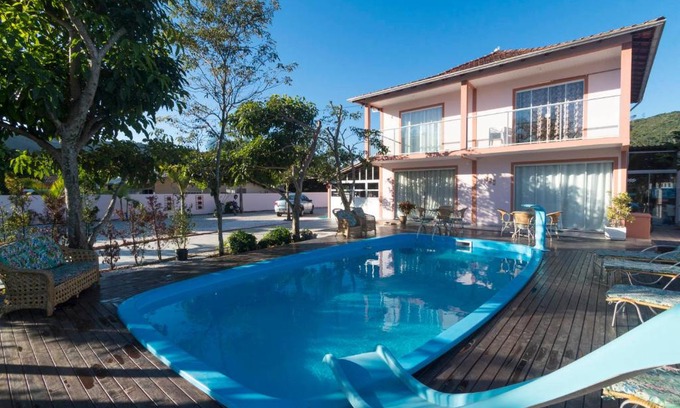 Zimbros House | Casa em Bombinhas com piscina