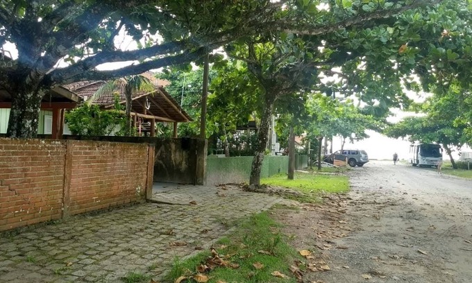 Itapoa House | Casa Enelzi 2 Suites + 2 Quartos, 3 WCs 80 m da Praia. Garagem, Gourmet. 10 pax