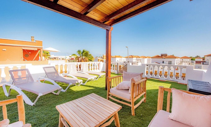 Caleta de Fuste Apartment | Casa Mimosa - Amazing Roof Terrace, within 5 minutes of all local amenities