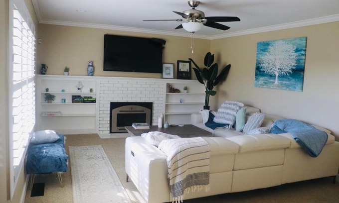 Salinas House | Casa Esperanza. Peaceful Get Away W/Hot tub.