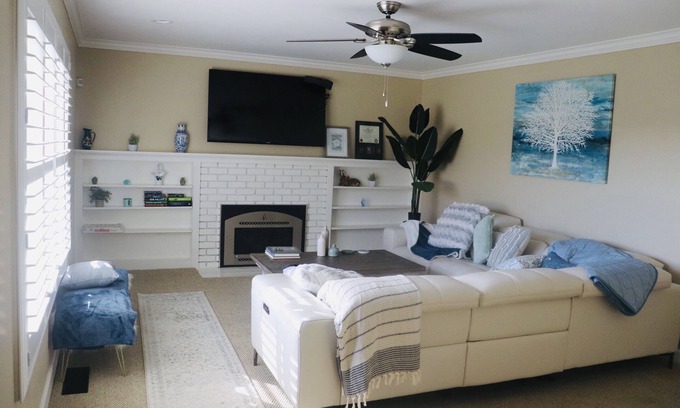 Salinas House | Casa Esperanza. Peaceful Get-away W/Hot Tub.