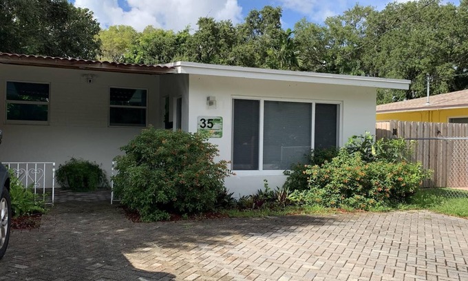 Hallandale Beach House | Casa Esperanza